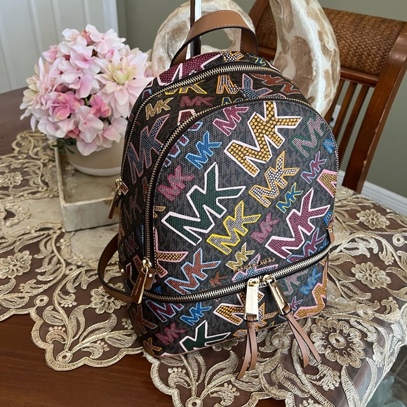 Michael Kors signature logo backpack - Picture 11 of 13